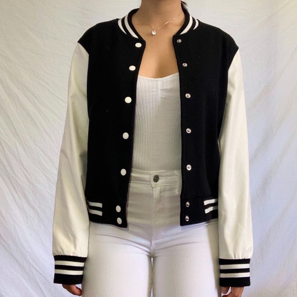 black and white buttoned up jacket 🖤🤍